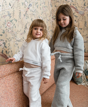 CROP TOP S KAPULJAČOM